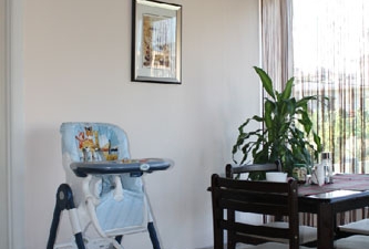 гостевые дома в судаке с питанием - детский стульчик